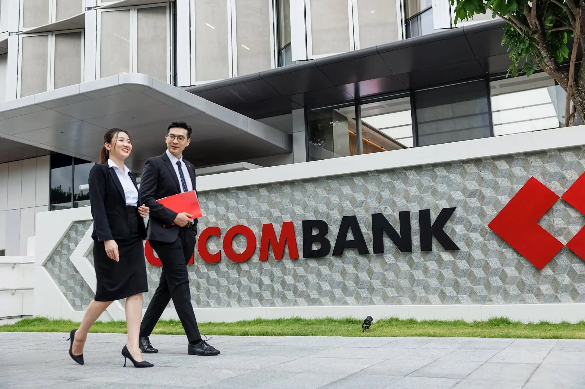 Techcombank dẫn đầu ngành ngân hàng trên BXH của YouNet Media