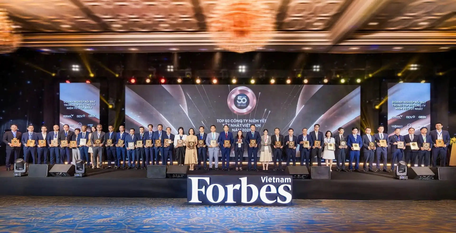 CMC hai năm liên tiếp lọt Top 50 Forbes